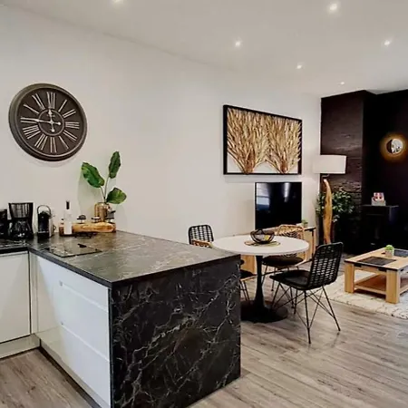Black&white Home-by So'serenityhome-balcon-parking Apartment Cluses