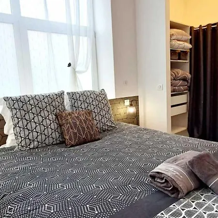 Black&white Home-by So'serenityhome-balcon-parking * Cluses